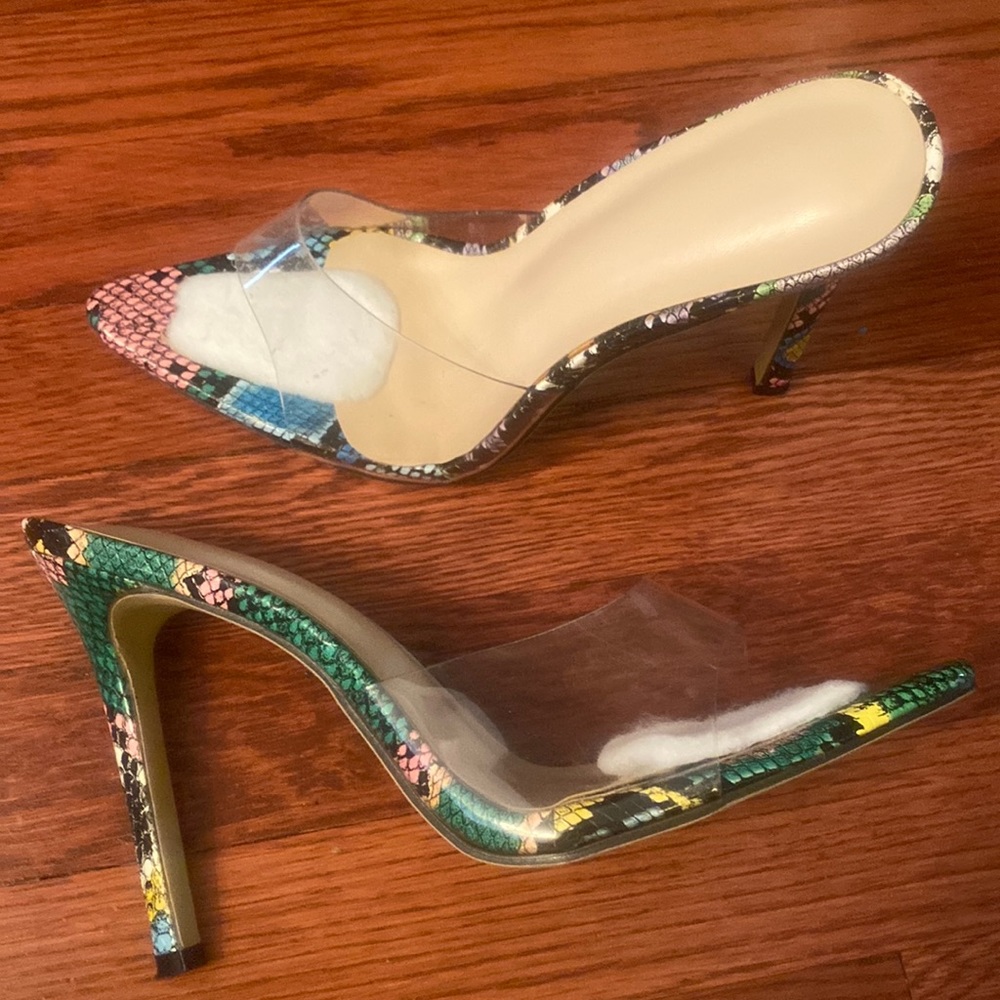 Woman’s sandals.Snakelike design only worn once.Brand new.Padding can be removed